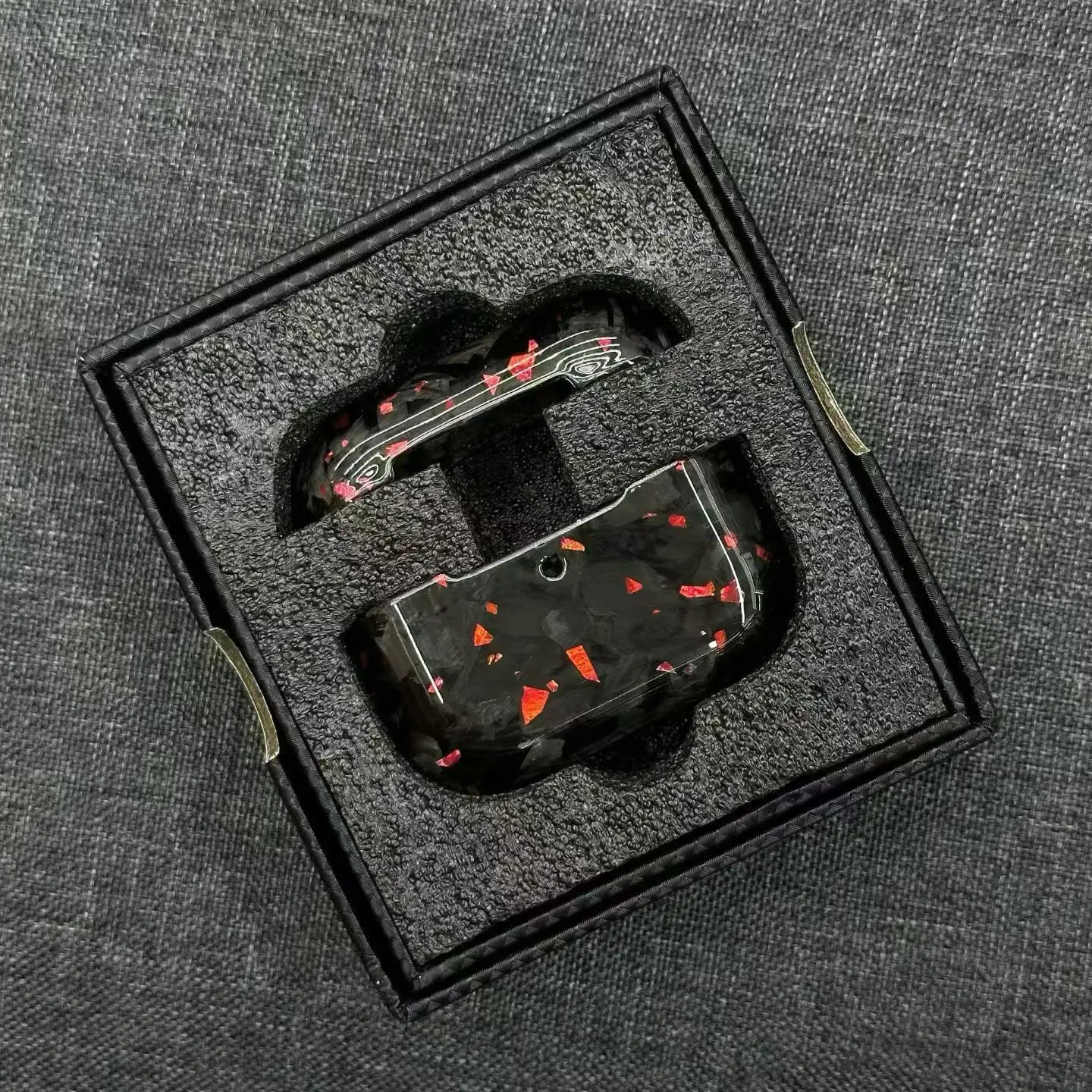 REMA AirPods carbon case