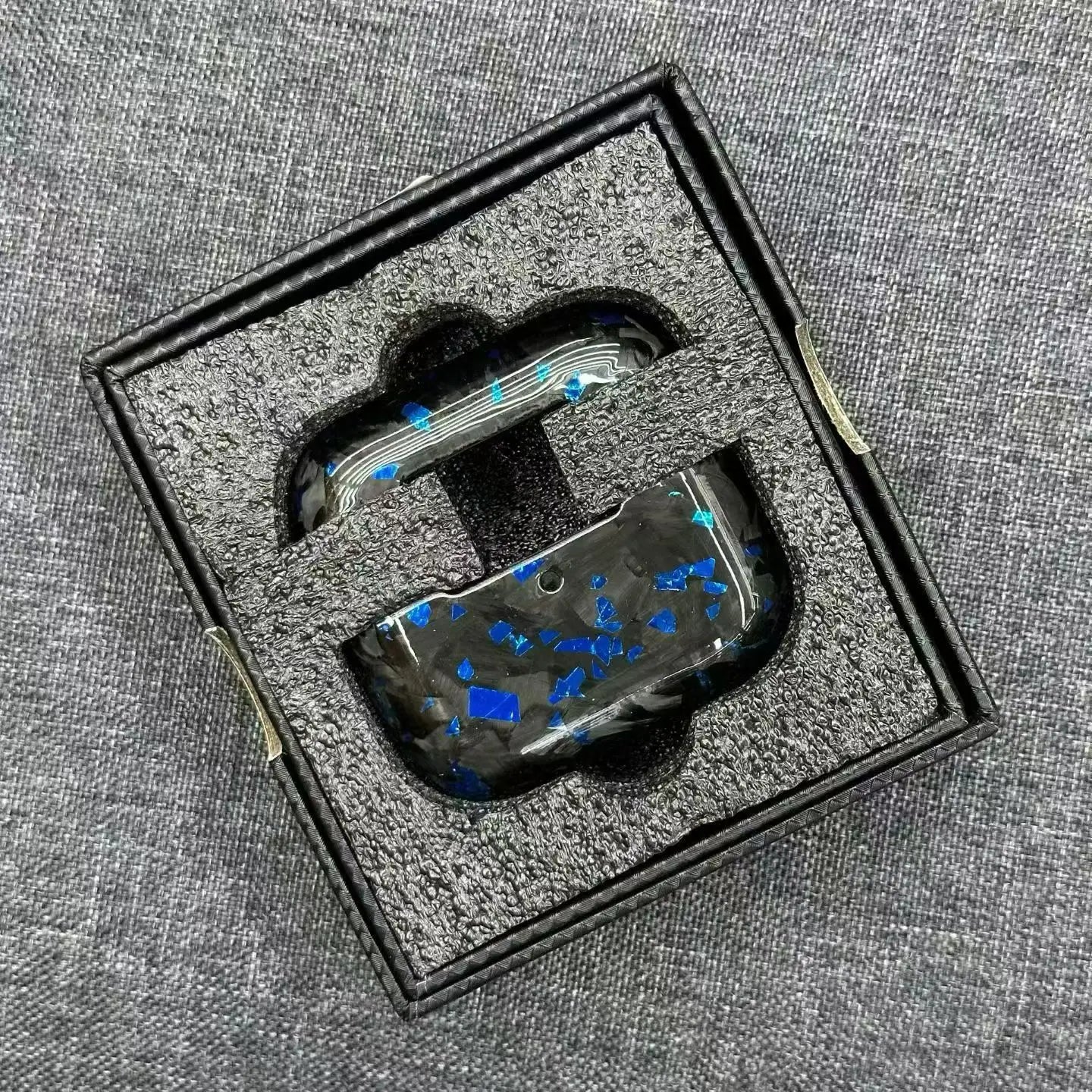 REMA AirPods carbon case