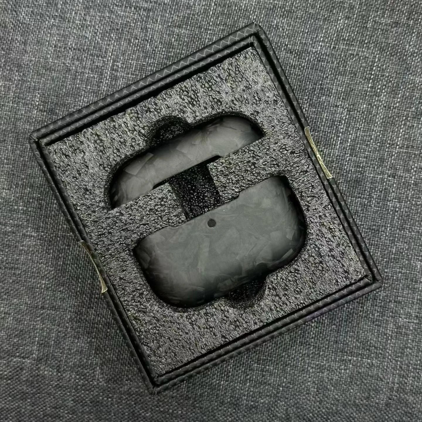 REMA AirPods carbon case